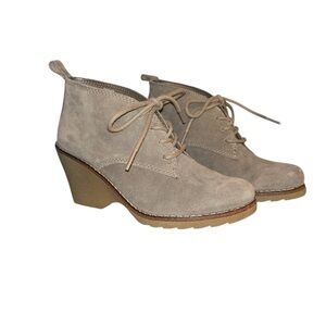 Women's Taupe Suede Boots with heel - Size 7.5